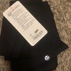 Lululemon Black Wunder Under Pant Roll Down